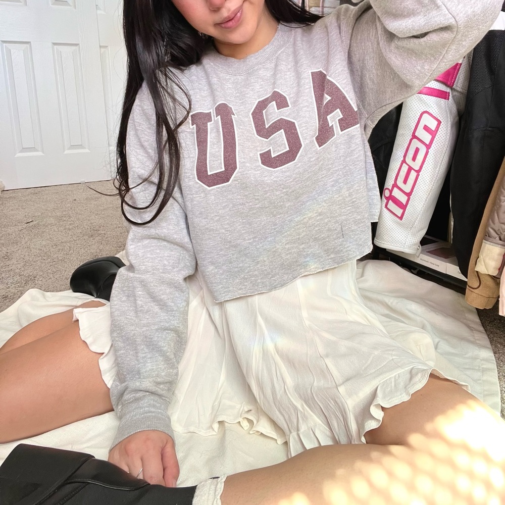 BRANDY MELVILLE USA RAW HEM PULLOVER/CREW NECK